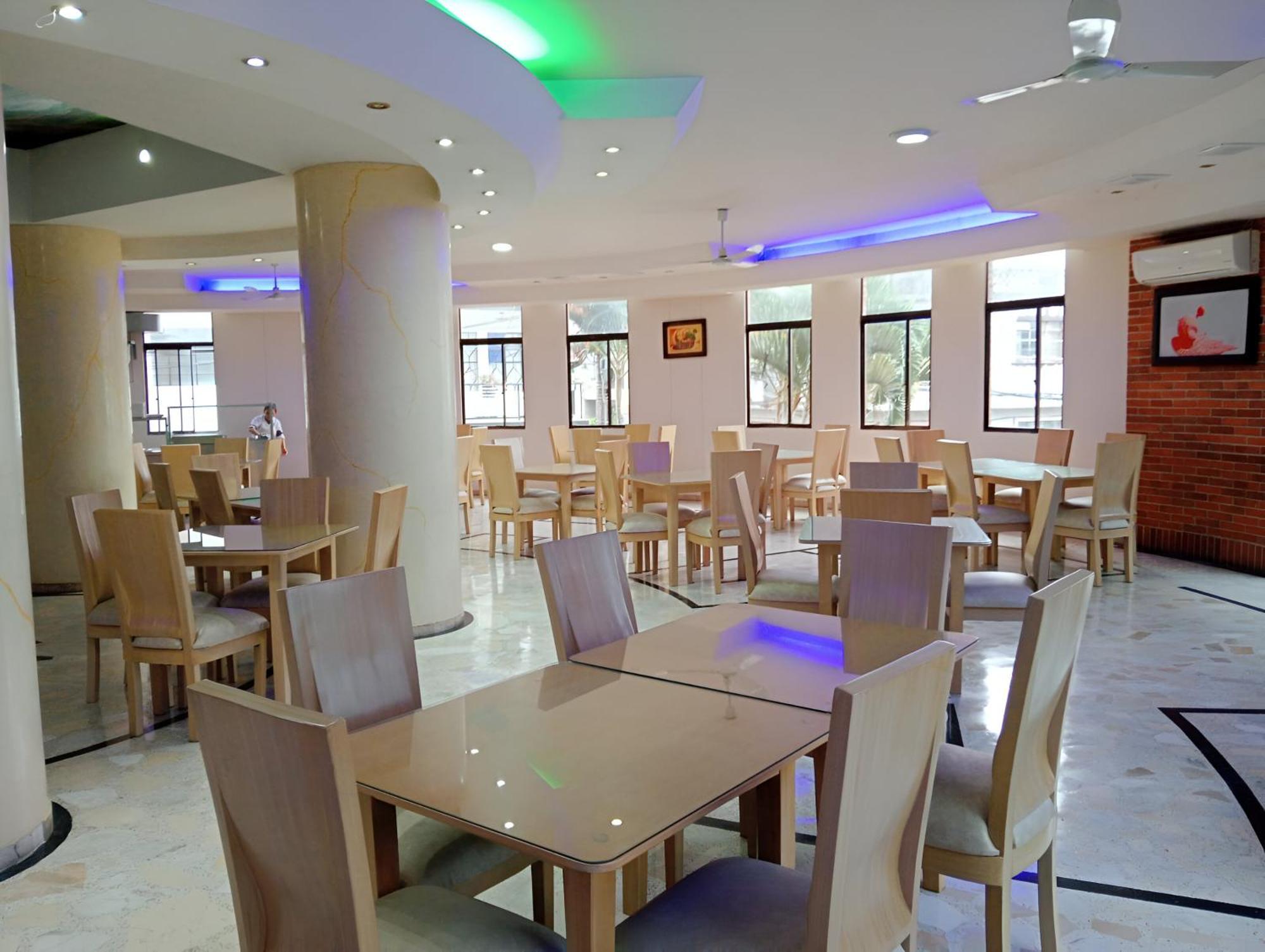 Casa Morales Hotel Internacional Y Centro De Convenciones Ибаге Экстерьер фото The dining hall