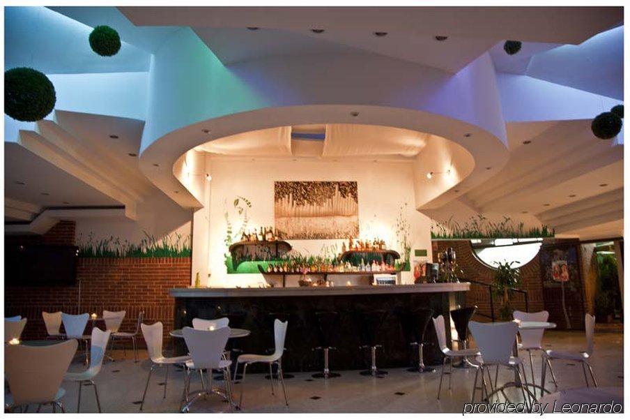Casa Morales Hotel Internacional Y Centro De Convenciones Ибаге Экстерьер фото The bar at the 1001 nights lounge