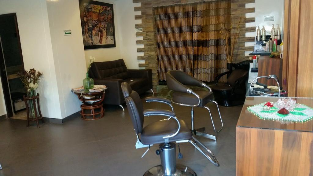 Casa Morales Hotel Internacional Y Centro De Convenciones Ибаге Экстерьер фото A hair salon in Germany