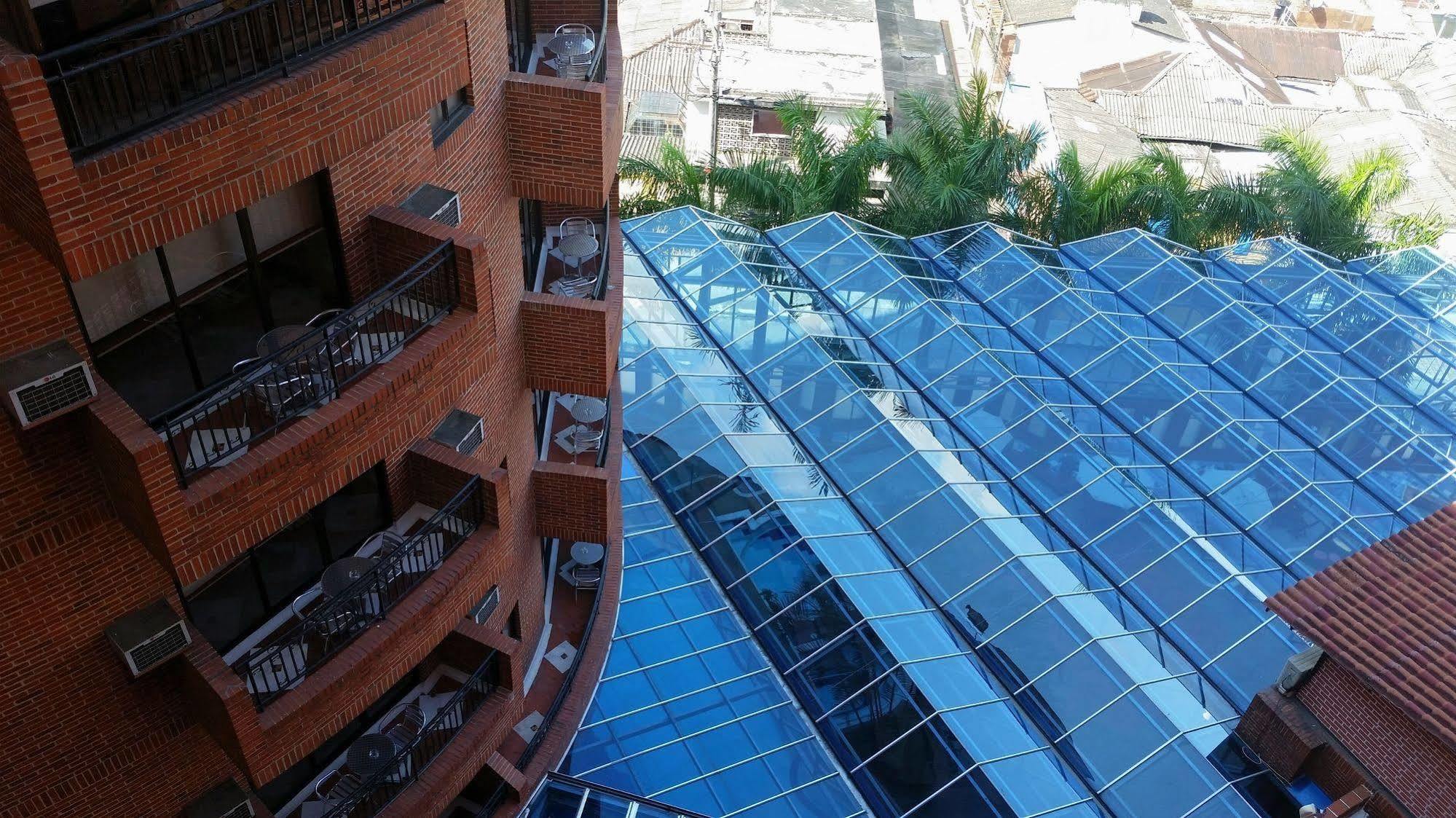 Casa Morales Hotel Internacional Y Centro De Convenciones Ибаге Экстерьер фото Solar panels on the roof of the hotel