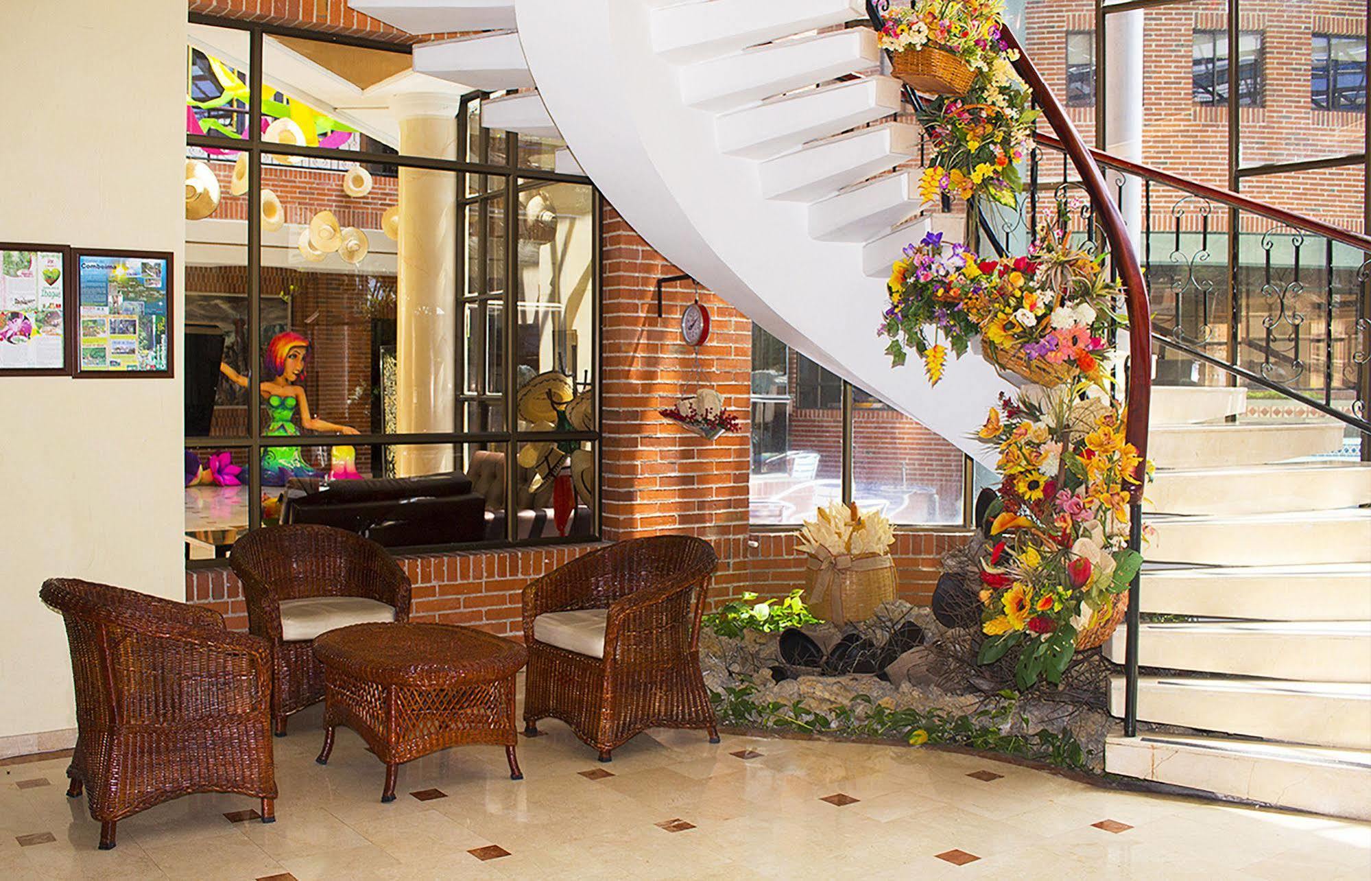 Casa Morales Hotel Internacional Y Centro De Convenciones Ибаге Экстерьер фото Interior of the hotel