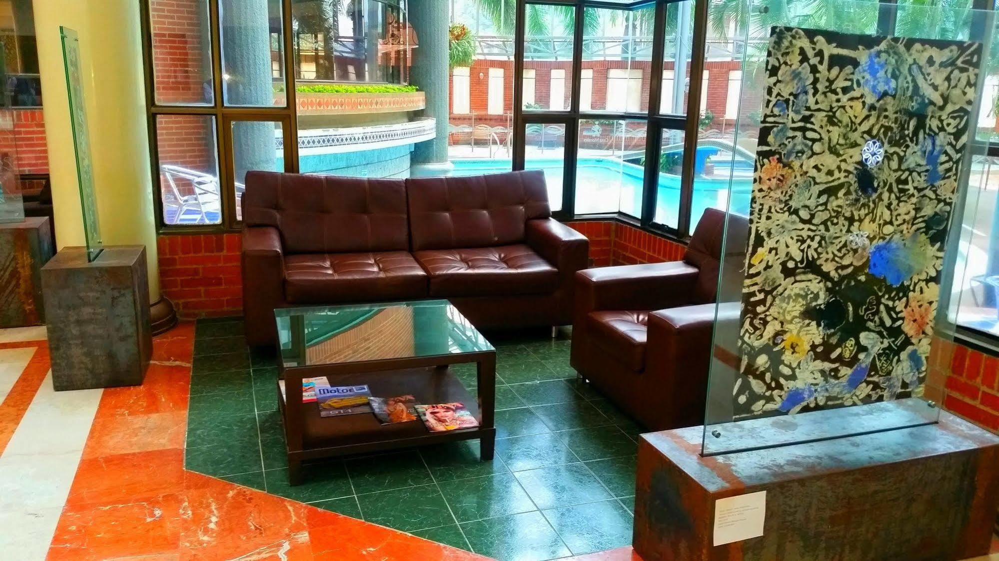 Casa Morales Hotel Internacional Y Centro De Convenciones Ибаге Экстерьер фото The lobby of the hotel