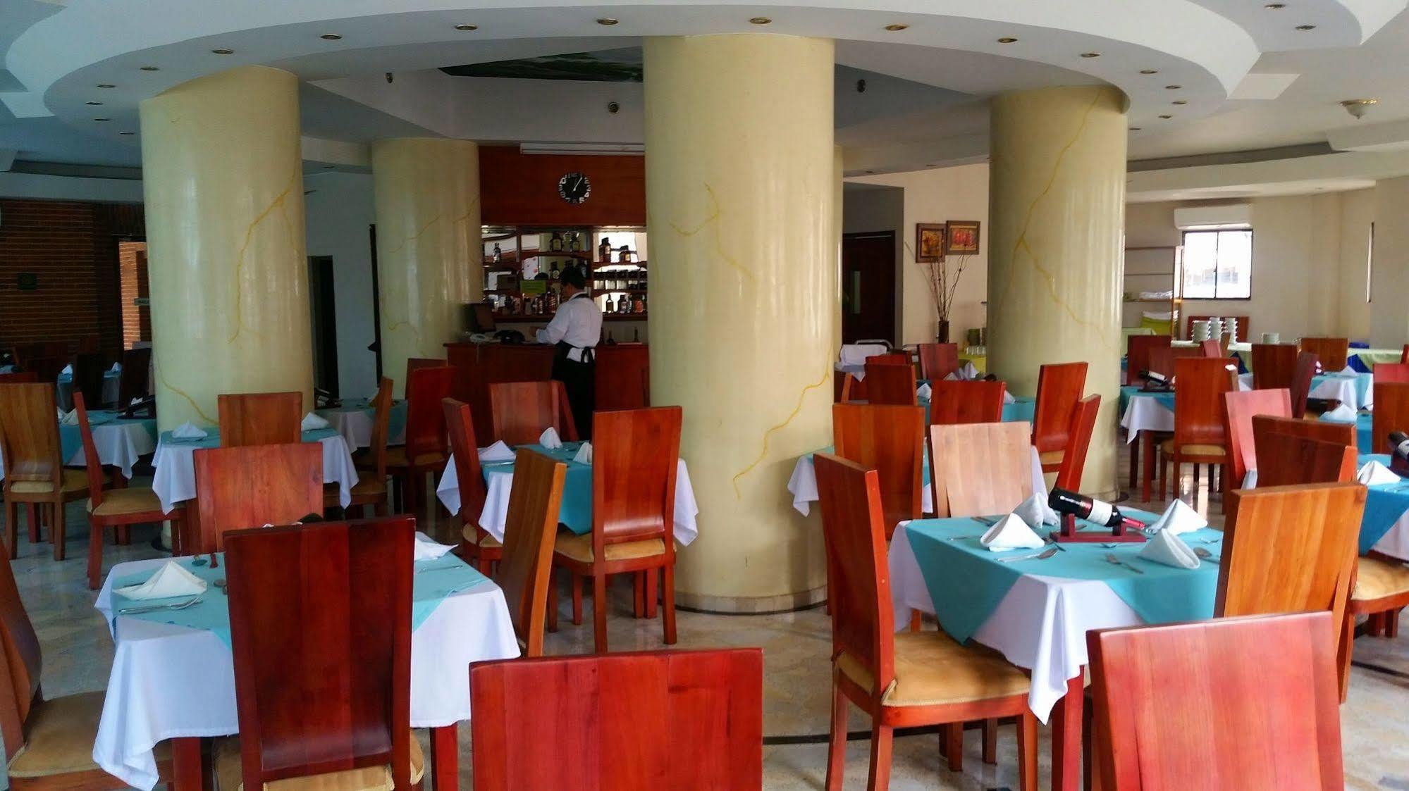 Casa Morales Hotel Internacional Y Centro De Convenciones Ибаге Экстерьер фото The restaurant
